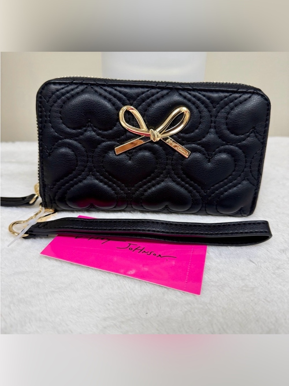 Betsey Johnson 🩷 Black Quilted Heart Wallet with Gold Bow Accent